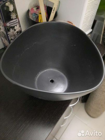 Керамический цветочный горшок.Б/у. Состояние отлич