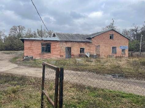 База, Здания 700 м², Земельный участок 1 га