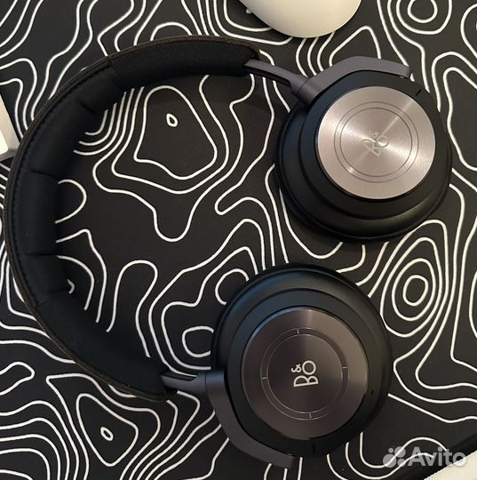 Bang & Olufsen Beoplay H9 3rd