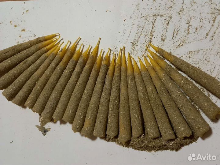 Свеча из пчелиного воска с полынью