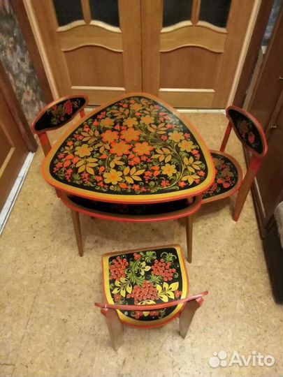 Столик журнальный + детские стулья хохлома