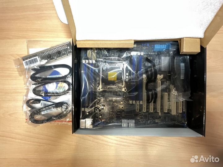 Серверная материнская плата Asus Z10PA-U8 (2011-3)