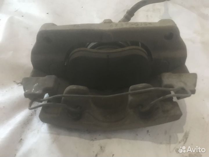 Суппорт тормозной передний правый Renault Megane 3