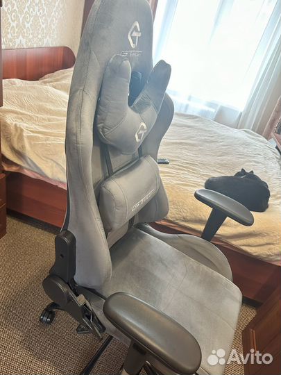 Компьютерное игровое геймерское кресло