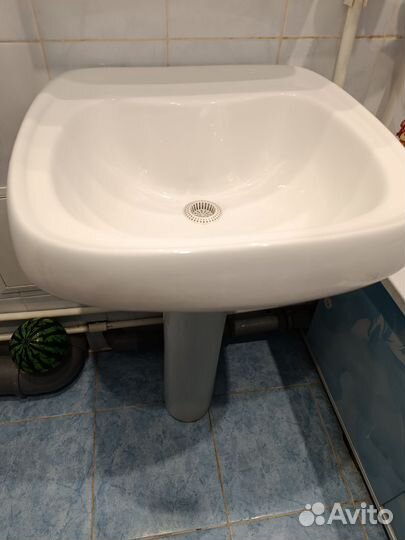 Раковина с пьедесталом