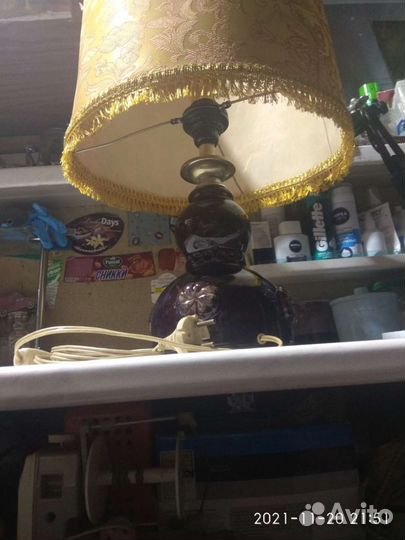 Лампа настольная с абажуром