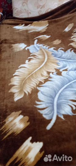 Пледы и покрывало бу