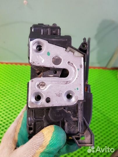 Замок двери передний левый Renault Master 3