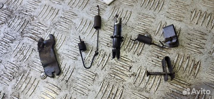 Ремкомплект стояночного тормоза Nissan Juke F15