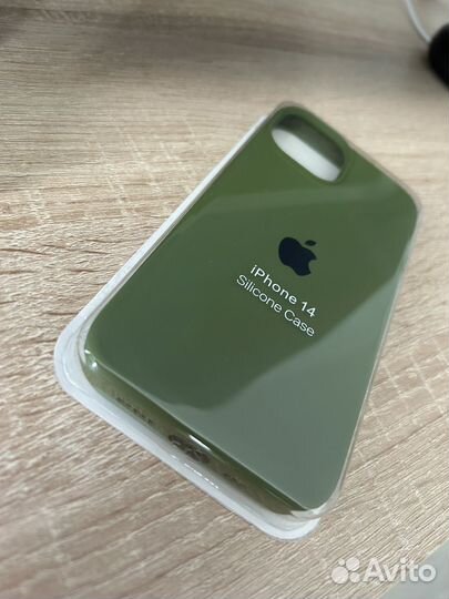 Чехол на iPhone 14