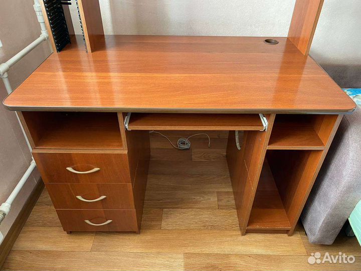 Письменно-Компьютерный стол