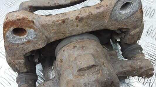 Суппорт тормозной задний правый land rover range r