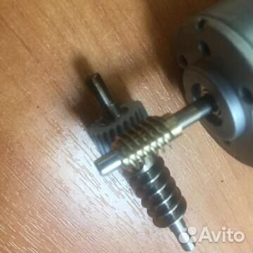 Шестерня привода подколенной опоры BMW