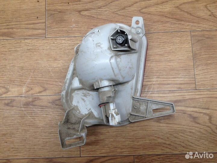 Фонарь противотуманный правый Toyota Highlander 3