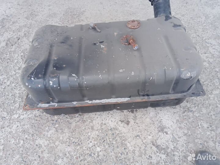 Бензобак на газ 66
