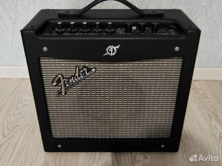 Гитарный комбоусилитель fender mustang I