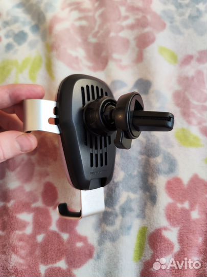 Беспроводная зарядка для авто