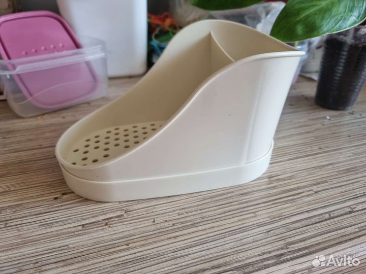 Подставка для моющих средств на кухне