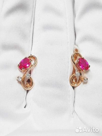 Золотые серьги с камнем