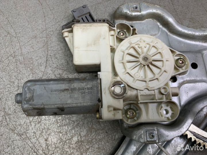 Стеклоподъемник задний правый Toyota Avensis T250