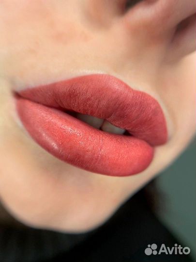 Модель на перманент губ