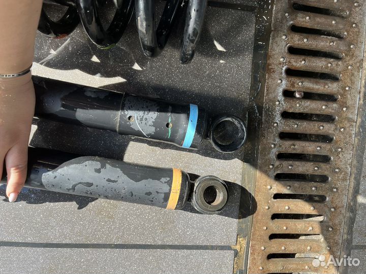 Стойки тойота hilux