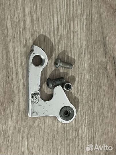 Держатель заднего переключателя (петух) для GT