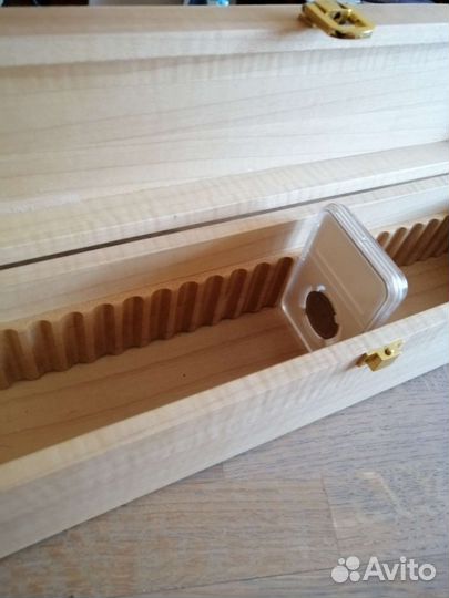 Коробка-сундучек для хранения монет в слабах