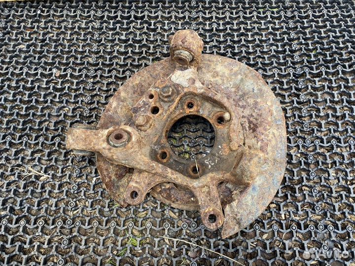 Кулак задний левый fх35 S50 Infiniti FX