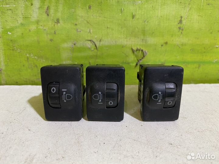 Кнопка стеклоподъемника регулировки фар Toyota