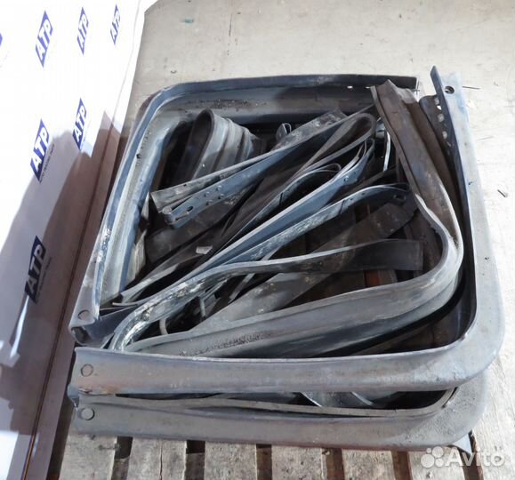 Кронштейн топливного бака в сборе SC б/у 1887755