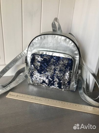 Серебрянный рюкзаК новый