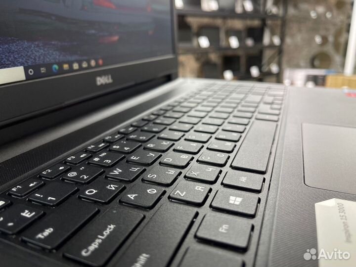 Dell i3-7020U/Radeon 520 2GB/6GB/1000GB/SSD 120GB