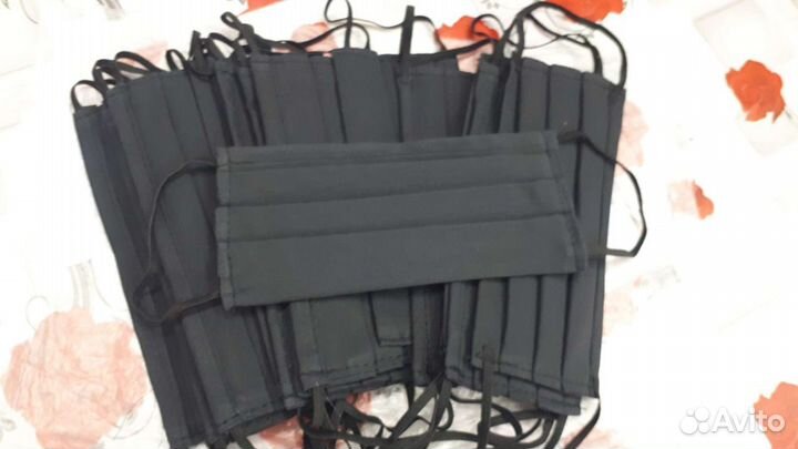 Маски черные и белые