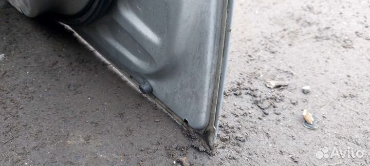 Toyota avensis t220 дверь