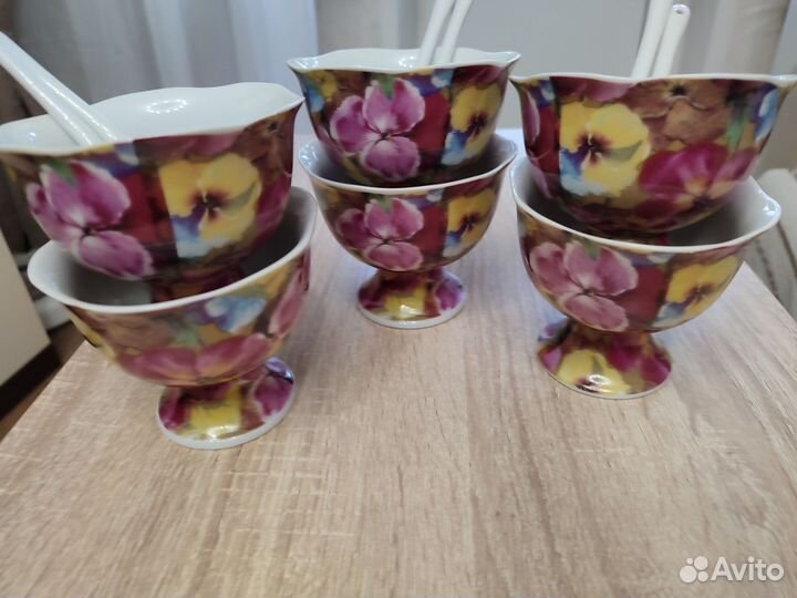 Чашка с ложками