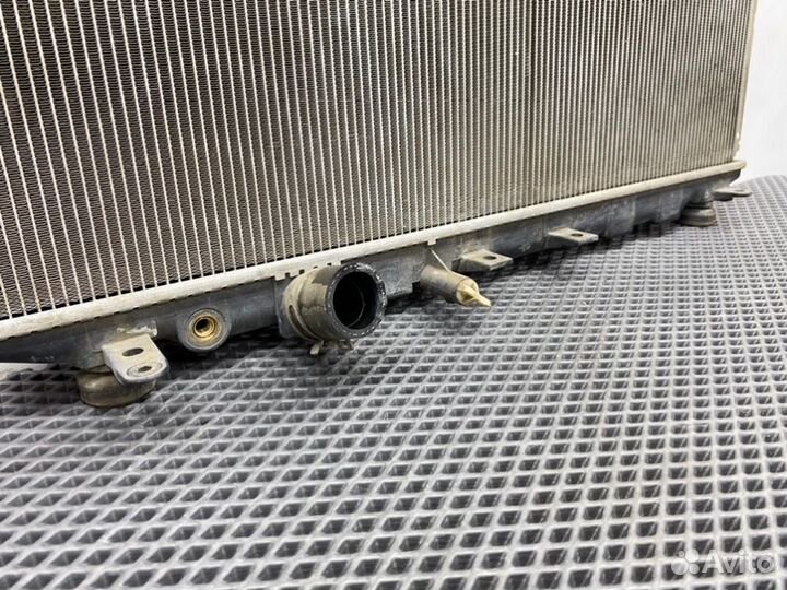 Радиатор охлаждения двигателя Honda Civic FD(4Д)