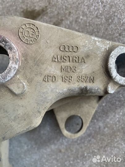 Кронштейн опоры двигателя правый Ауди А6 С6 4F