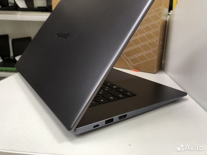 Huawei MateBook D15 (Ryzen 7-3700U/8-512Gb)