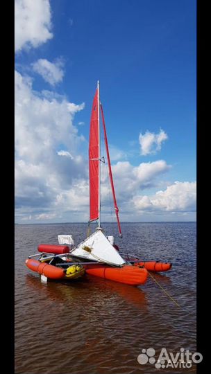 Парусный тримаран