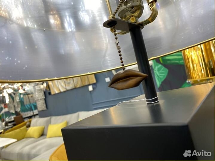 Дизайнерская настольная лампа