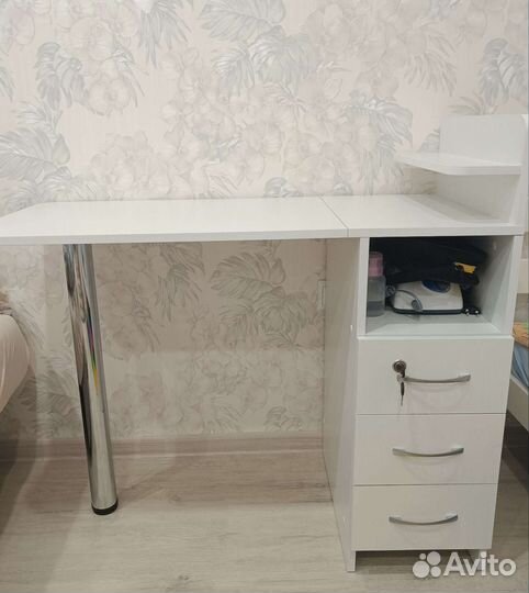 Стол для маникюра складной