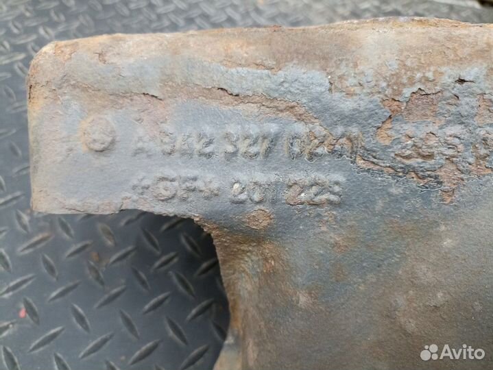 Кронштейн пневмоподушки передний левый