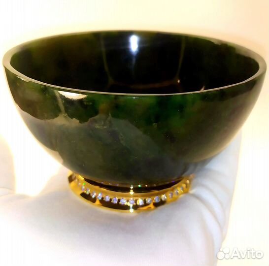 Вазочка из нефрита