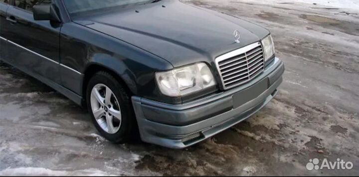 Накладка на передний бампер Mercedes E-Class W124