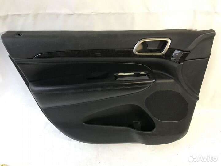 Обшивка передней двери Jeep Grand Cherokee WK2