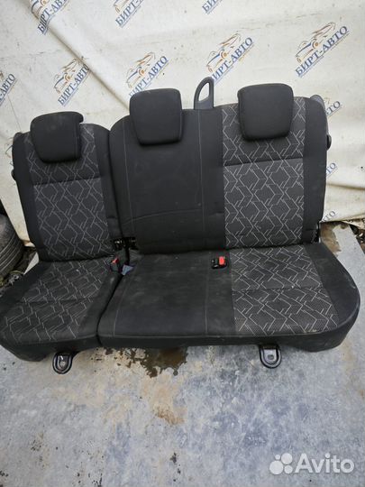 Второй ряд сидений Лада Ларгус