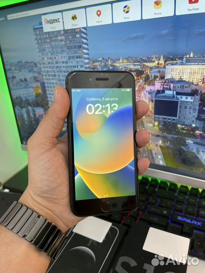 iPhone 8, 64 ГБ