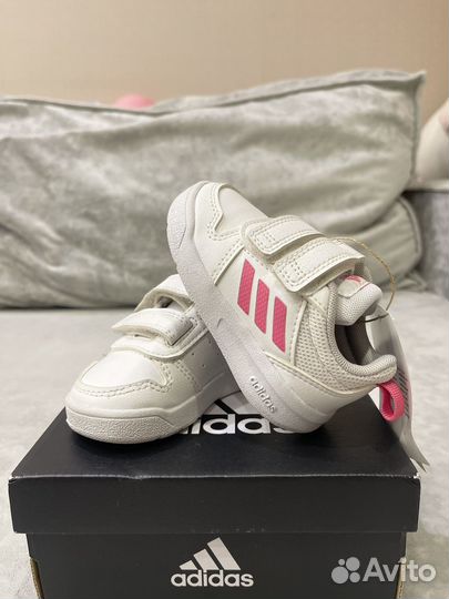 Кроссовки adidas для девочки