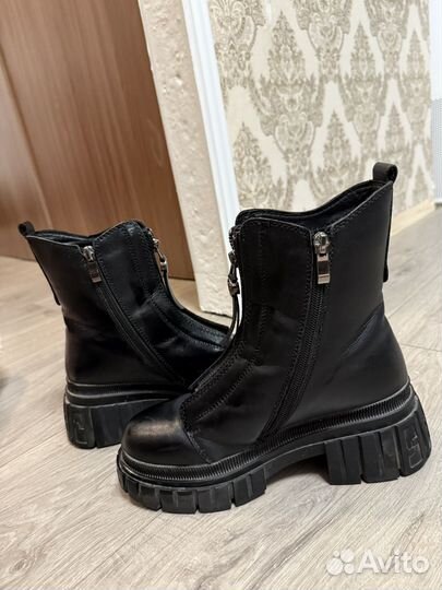 Зимние ботинки с молнией